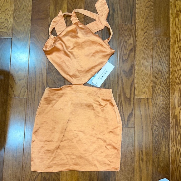 Oh Polly SUNSHINE SOLITUDE
Knot Detail Halter Neck Satin Mini Dress in Caramel - Picture 2 of 7